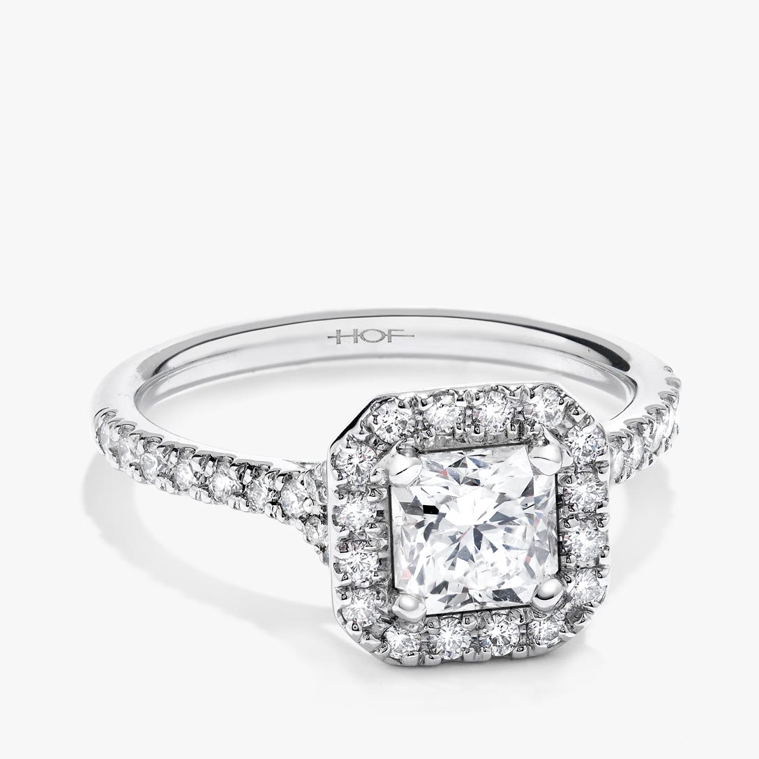 Halo diamond engagement ring