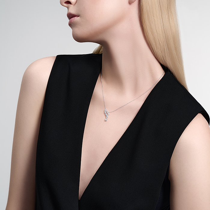 Lorelei Ribbon Pendant