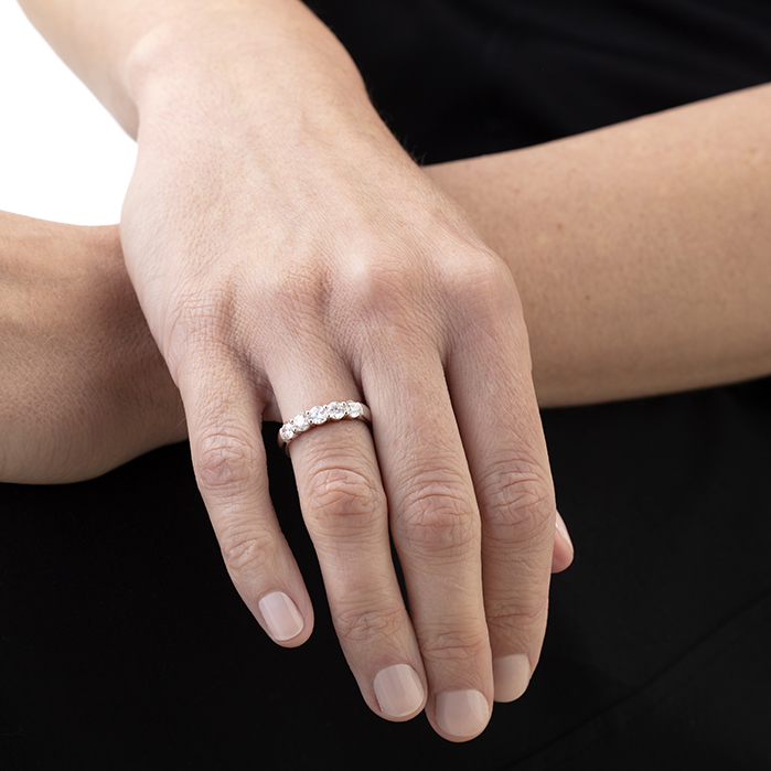 Signature 5 Stone Band