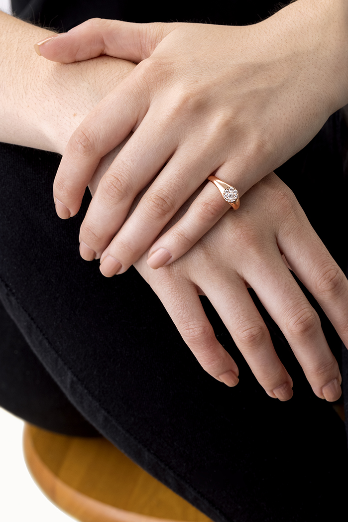 Tessa Circle Signet Ring