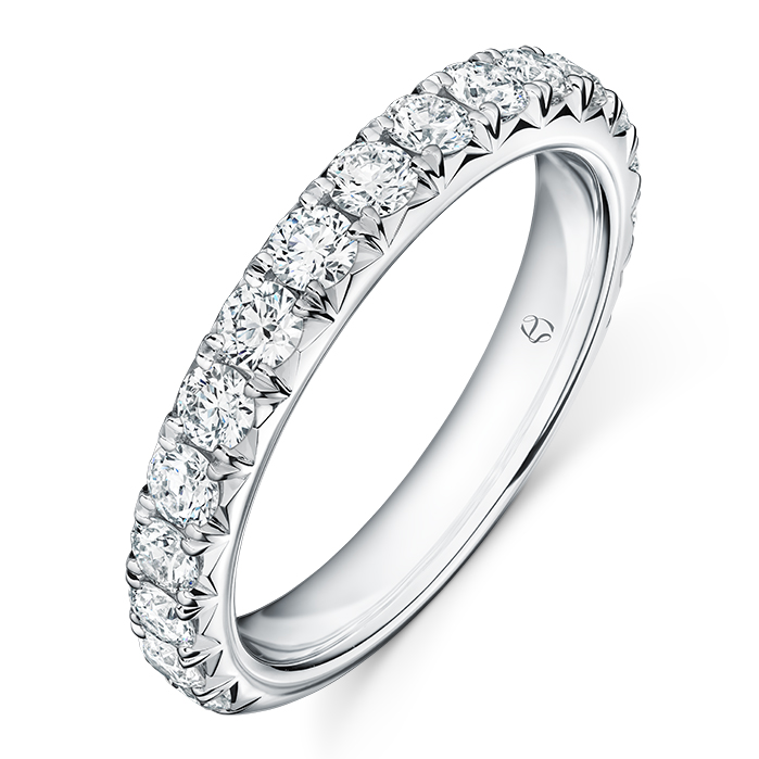 Vela French Cut Pavé Band