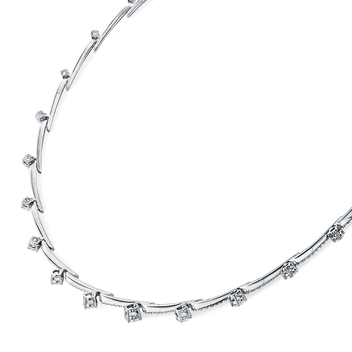 Vela Crossover Pavé Necklace
